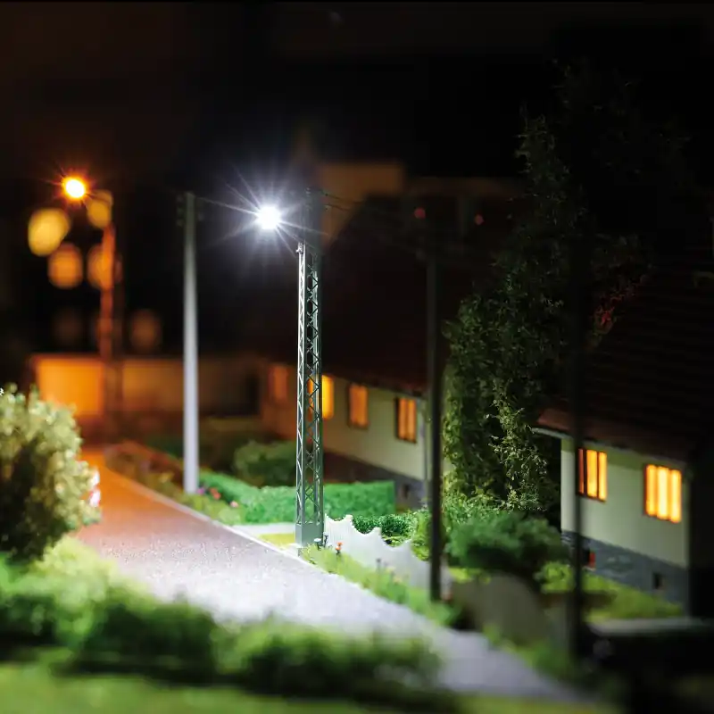 Cenový Hit Lampa na příhradovém stožáru, rtuťová výbojka, TT, Busch 8727