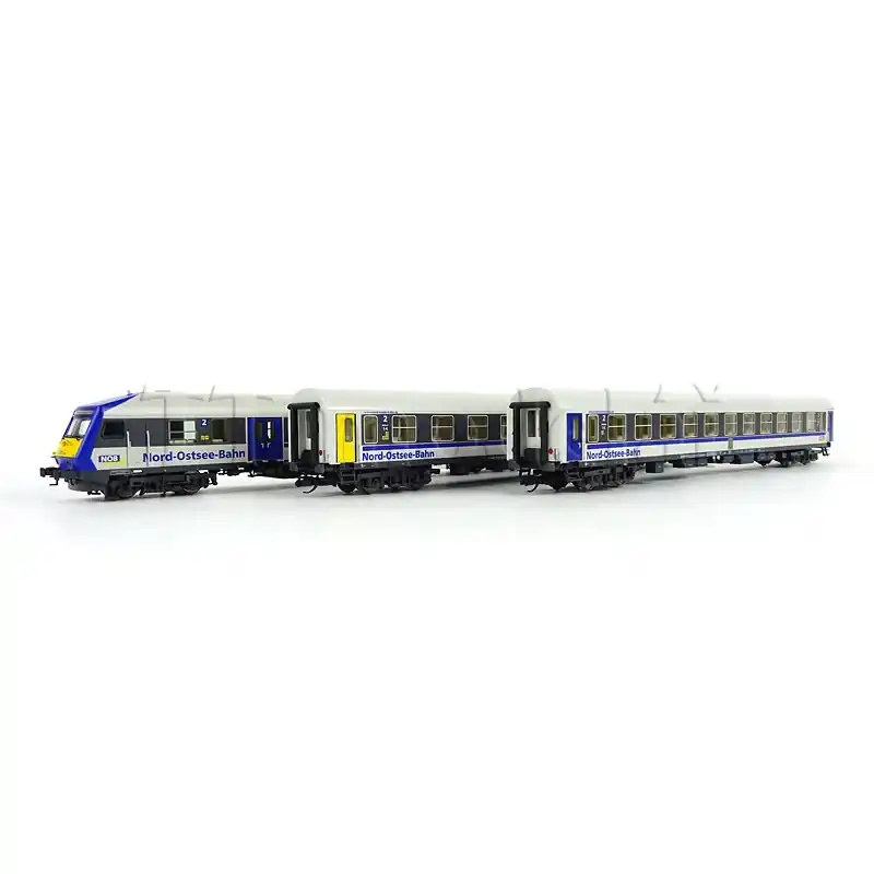 Zlevněný Set tří osobních vozů „Nord-Ostsee-Bahn“, VI. epocha, jednorázová série 2024, TT, DOPRODEJ, Tillig 01087 E