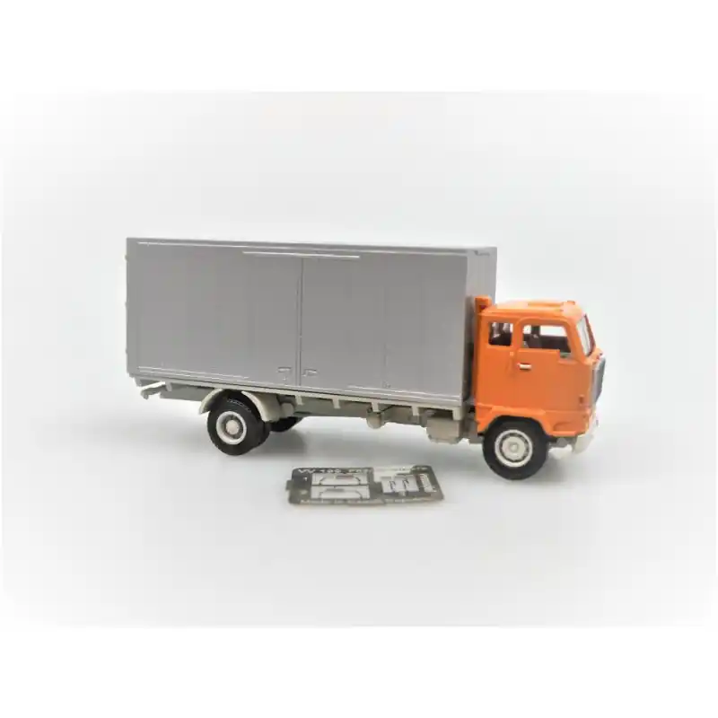 Akční Cena Stavebnice nákladního automobilu F88 4x2 Box / Fridge Truck, TT, VV model 5640