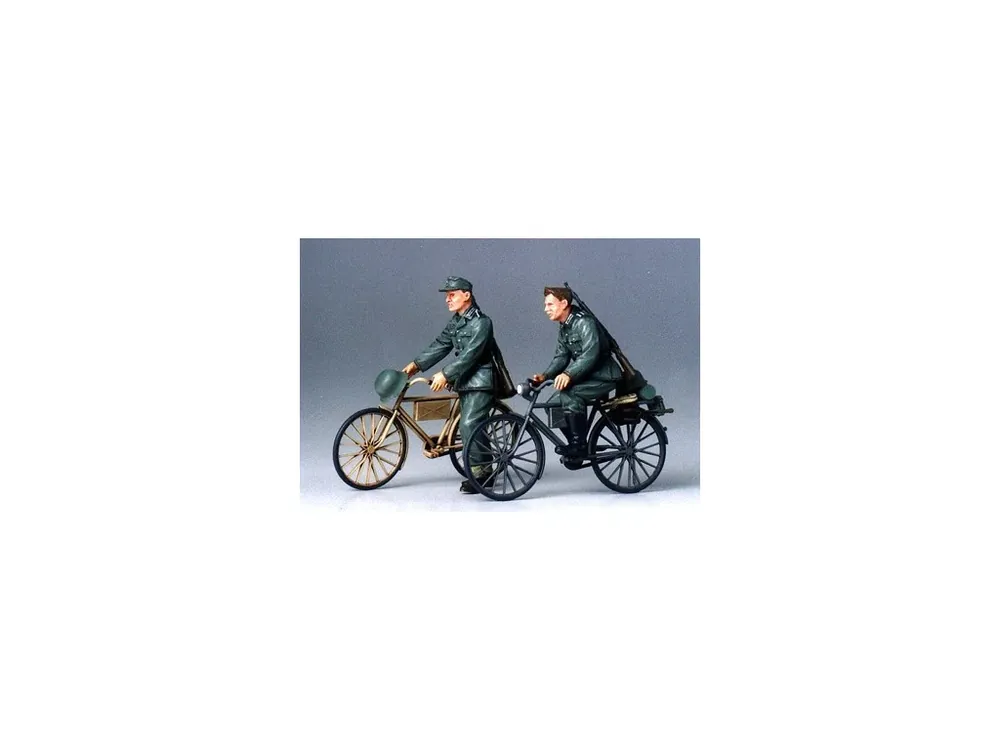 German soldiers w. bicycle 1/35 Sleva