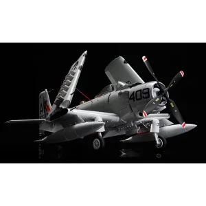 Douglas A-1H Skyraider U.S NAVY 1/32 Novinka