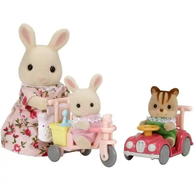 Sylvanian Families - Set, Maminka bílý králík s hrajícími si mláďátky Akční Nabídka